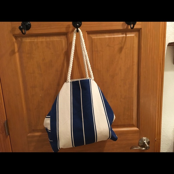 All Purpose Canvas Travel Bag - Picture 3 of 5